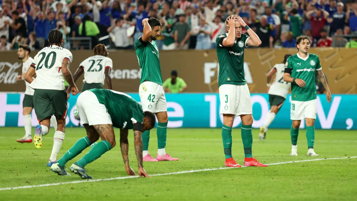 Momento de jogo entre Palmeiras e Chelsea no Mundial de Clubes de 2025